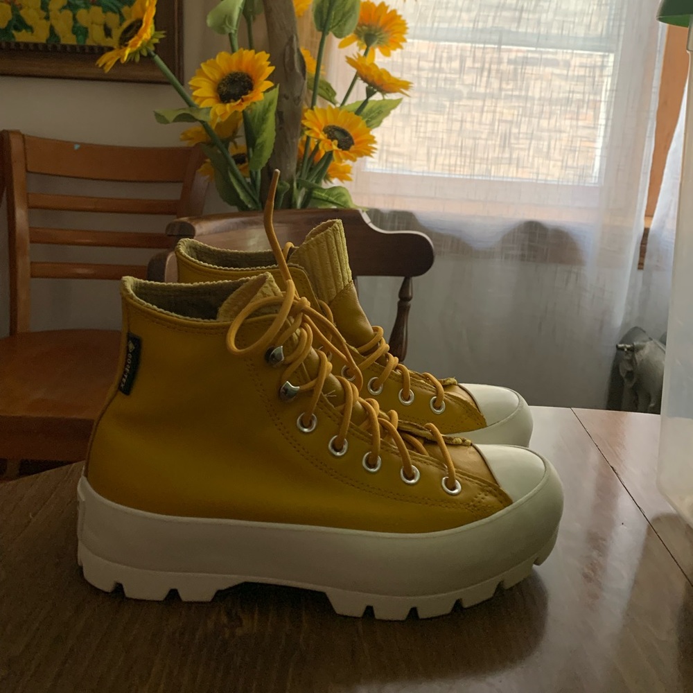 Converse Women’s Chuck Taylor Lugged Yellow/White Shoes